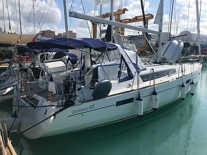 Oceanis 45 - External image