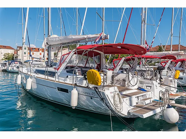 Oceanis 45 - External image