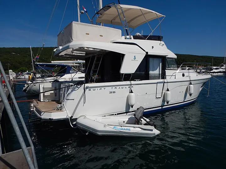Swift Trawler 35 - External image