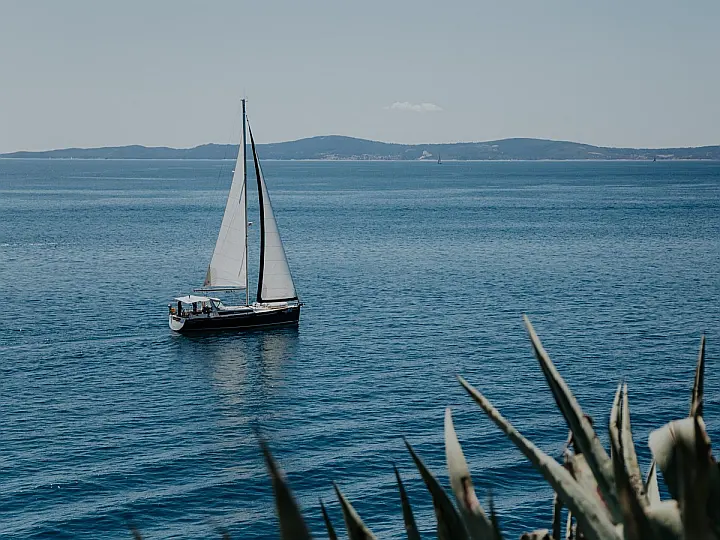 Beneteau Oceanis 48 - External image