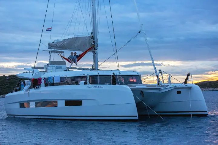 Dufour Catamaran 48 - 