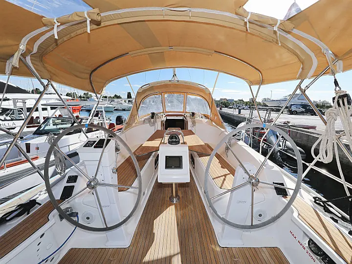 Bavaria Cruiser 37 - 