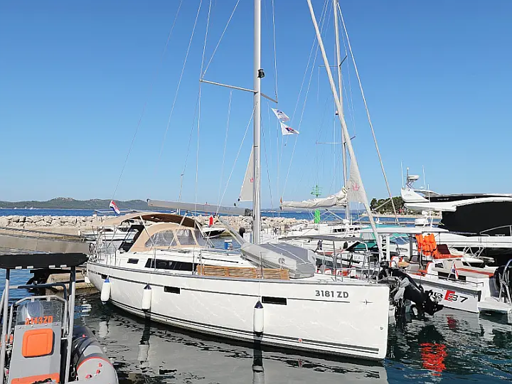 Bavaria Cruiser 37 - 