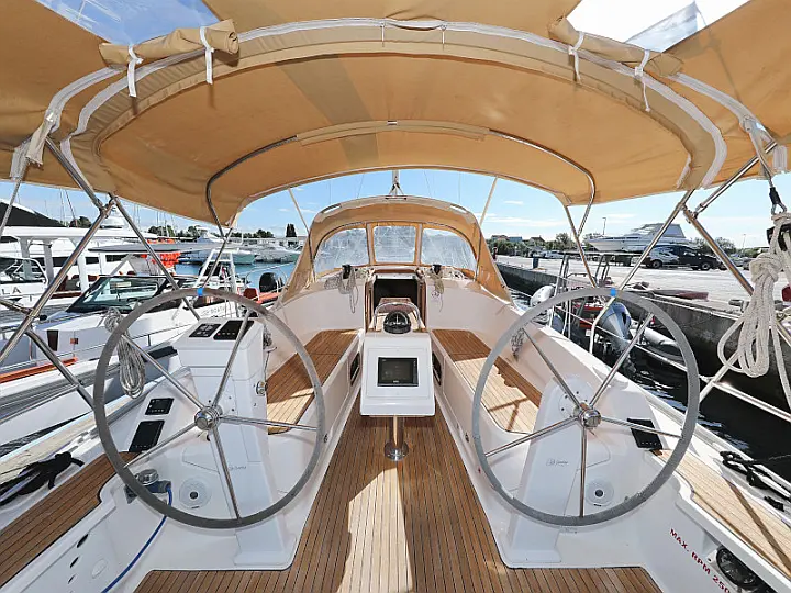 Bavaria Cruiser 37 - 