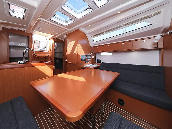 Bavaria Cruiser 37 - 