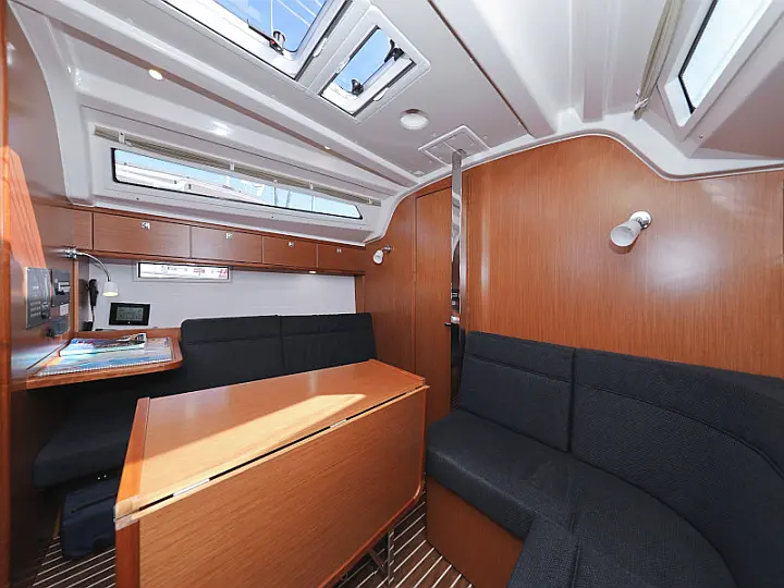 Bavaria Cruiser 37 - 