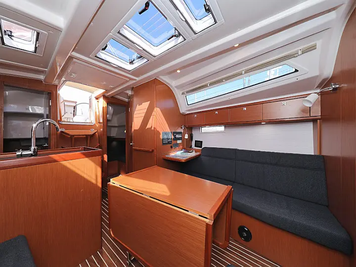 Bavaria Cruiser 37 - 