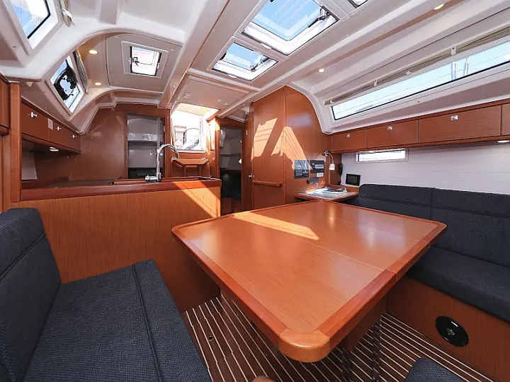 Bavaria Cruiser 37 - 