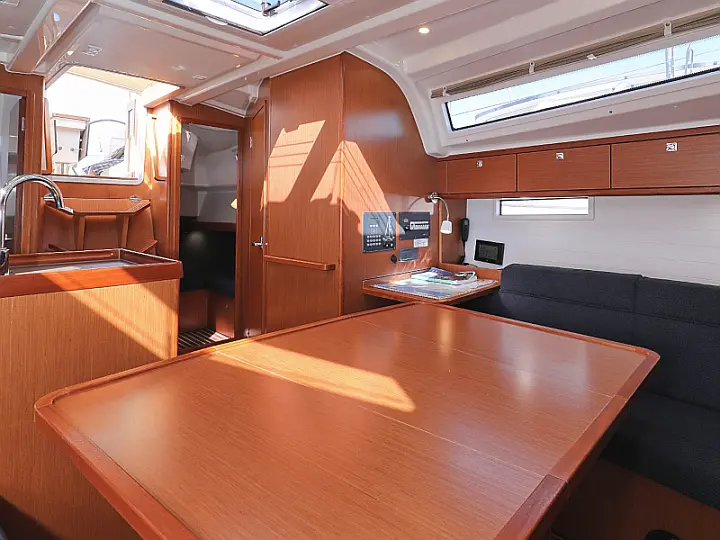 Bavaria Cruiser 37 - 