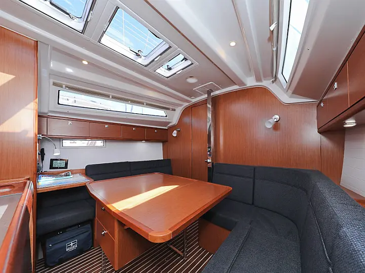 Bavaria Cruiser 37 - 