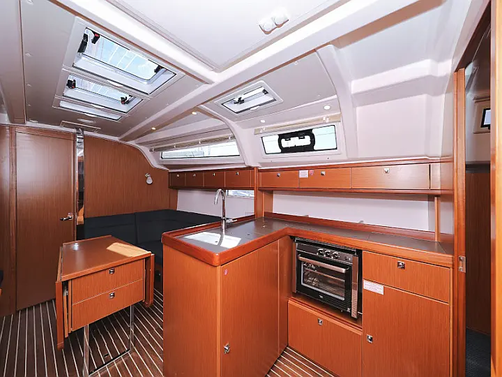 Bavaria Cruiser 37 - 