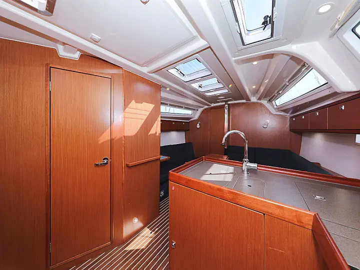 Bavaria Cruiser 37 - 