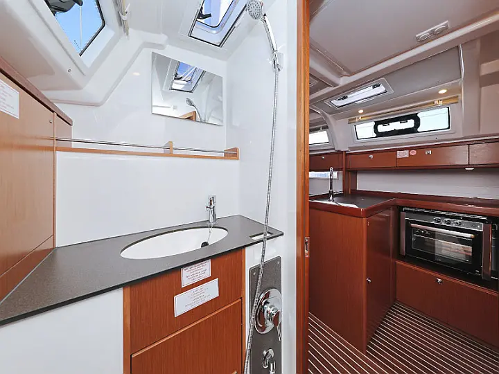 Bavaria Cruiser 37 - 