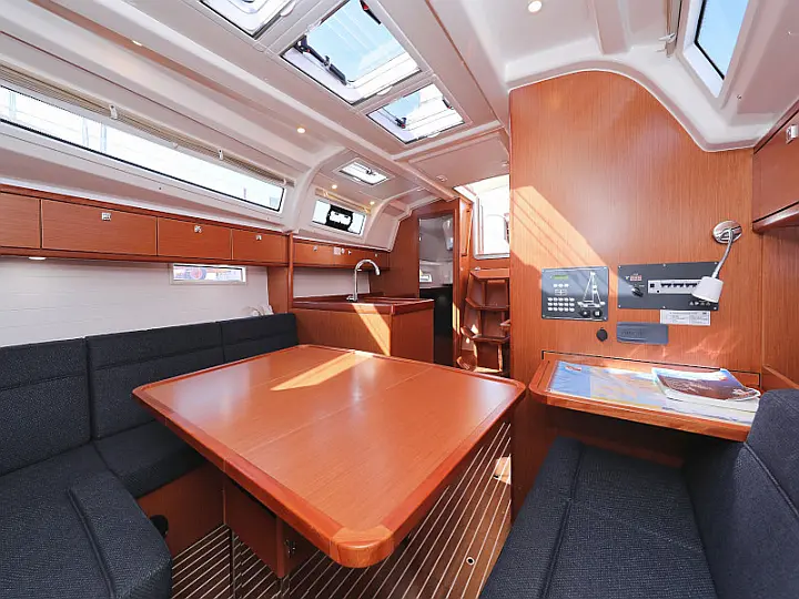 Bavaria Cruiser 37 - 