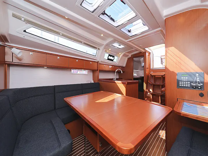 Bavaria Cruiser 37 - 