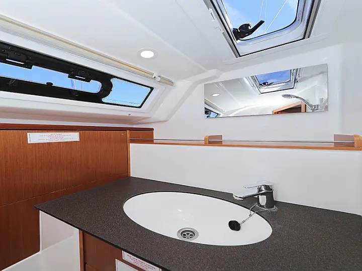 Bavaria Cruiser 37 - 