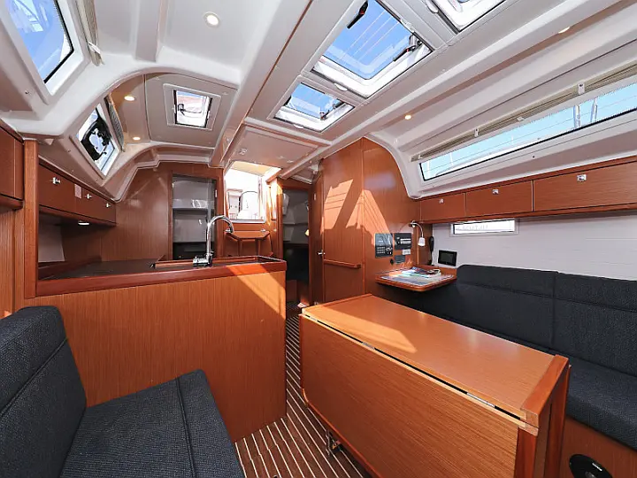 Bavaria Cruiser 37 - 