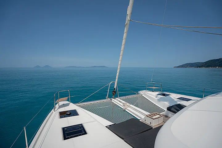 Lagoon 51 - Bow