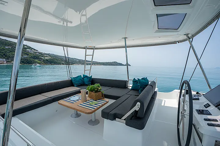 Lagoon 51 - Flybridge