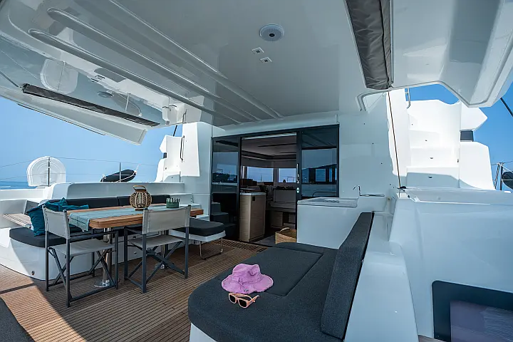 Lagoon 51 - Cockpit