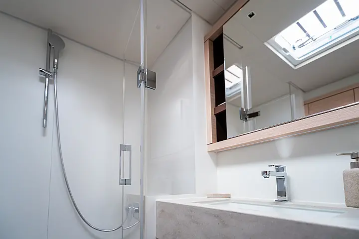 Lagoon Sixty 5 - Toilet