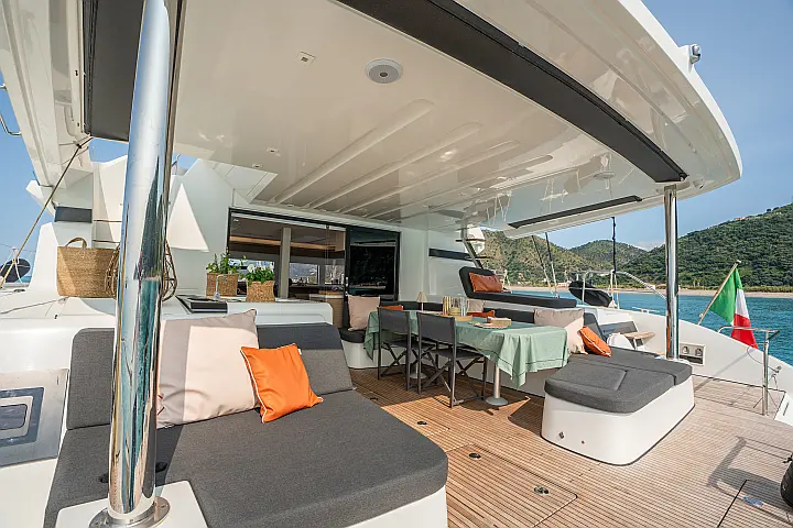Lagoon 55 - Cockpit