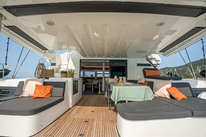 Lagoon 55 - Cockpit