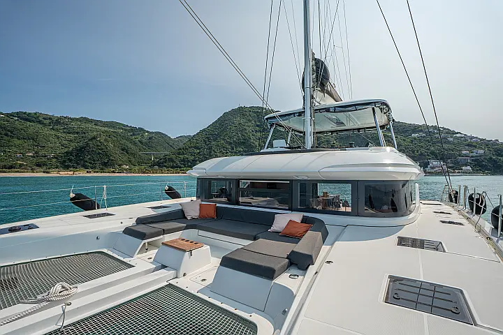Lagoon 55 - Bow