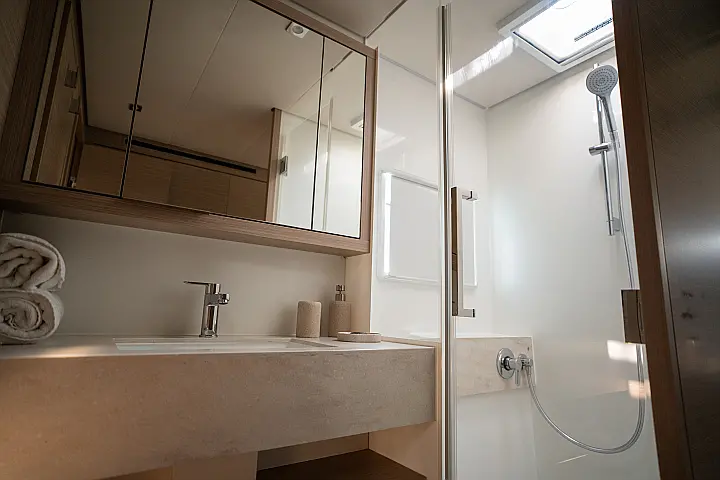 Lagoon 55 - Toilet