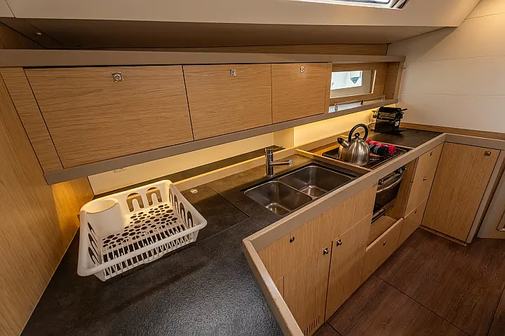 Oceanis 45 - Dinette