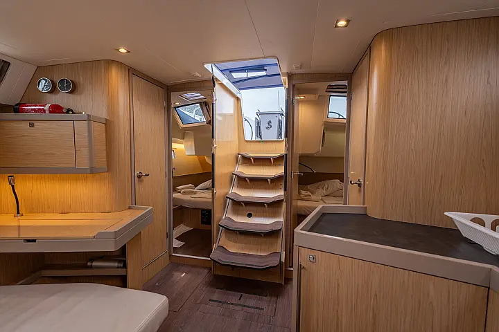 Oceanis 45 - Interior