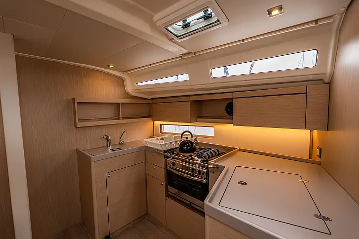 Oceanis 40.1 - Kitchen