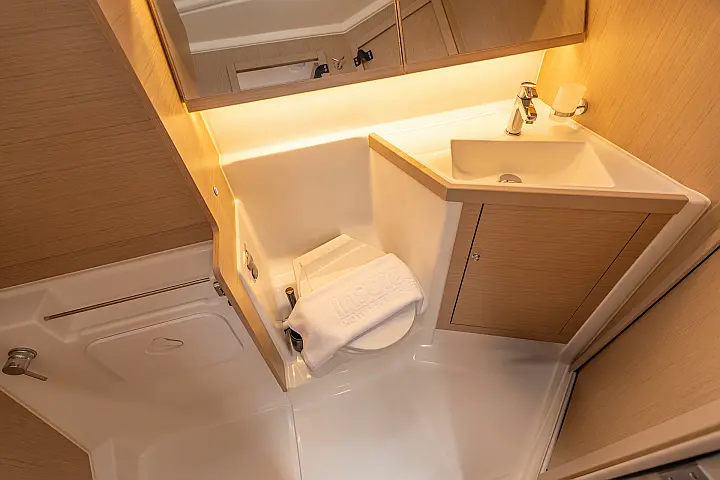 Oceanis 40.1 - Toilet