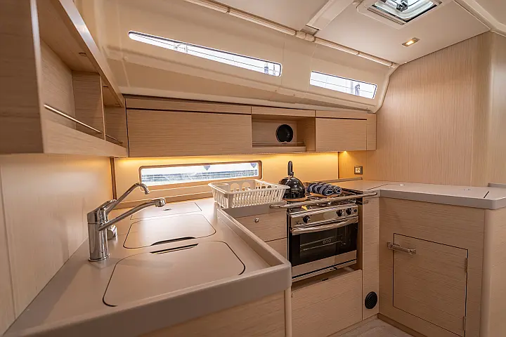 Oceanis 40.1 - Kitchen