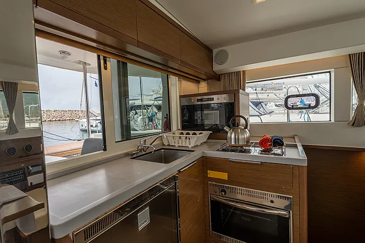 Lagoon 40 - Kitchen