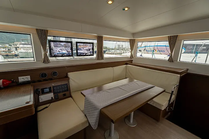 Lagoon 40 - Dinette