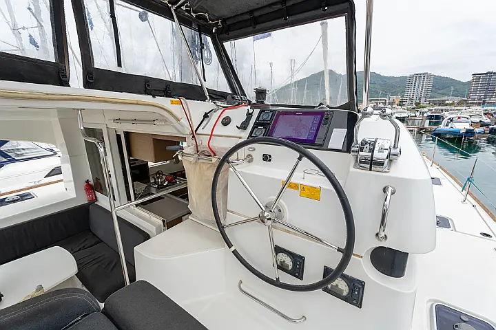 Lagoon 40 - Exterior