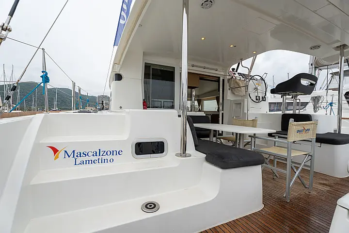 Lagoon 40 - Cockpit