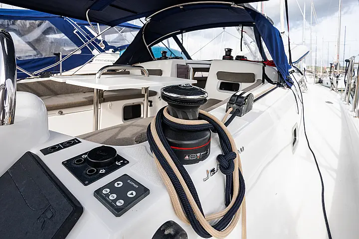 Sun Odyssey 380 - Exterior