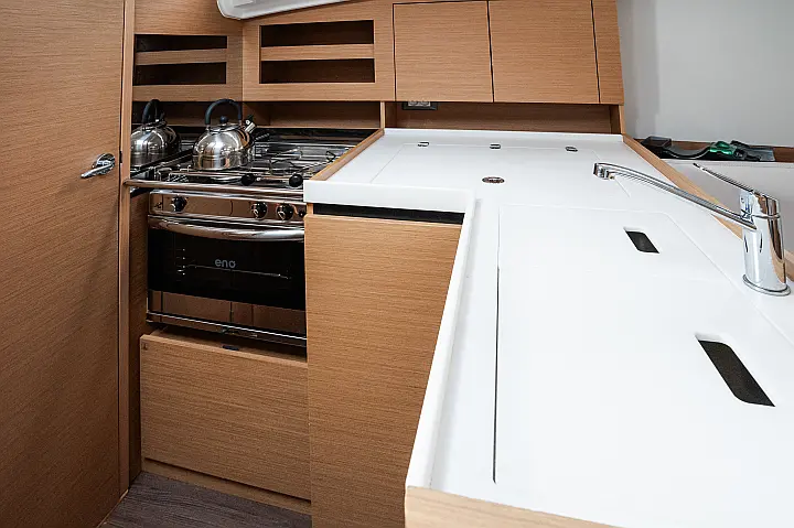 Sun Odyssey 380 - Kitchen