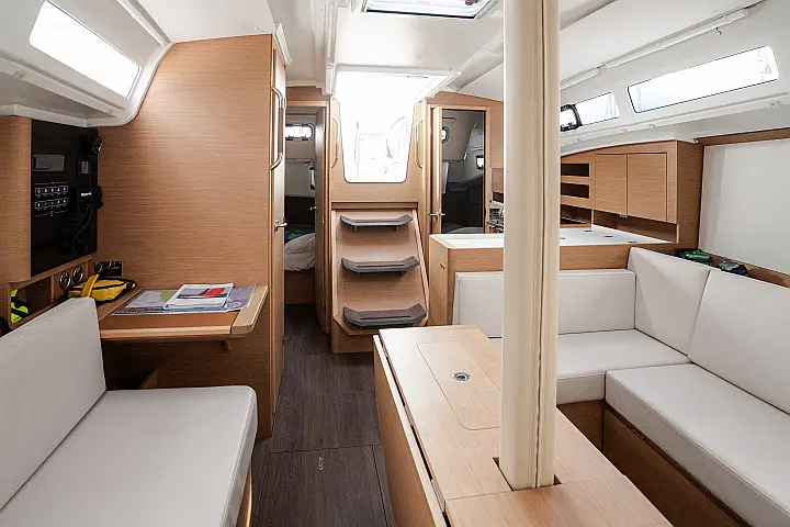 Sun Odyssey 380 - Dinette
