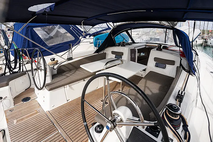 Sun Odyssey 380 - Exterior