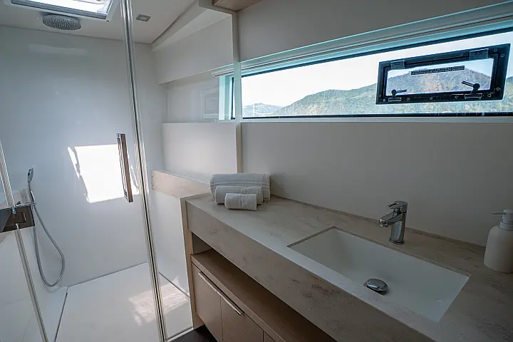 Lagoon 51 - Owner's Version - Toilet