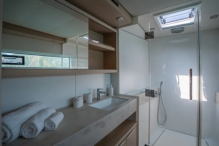 Lagoon 51 - Owner's Version - Toilet