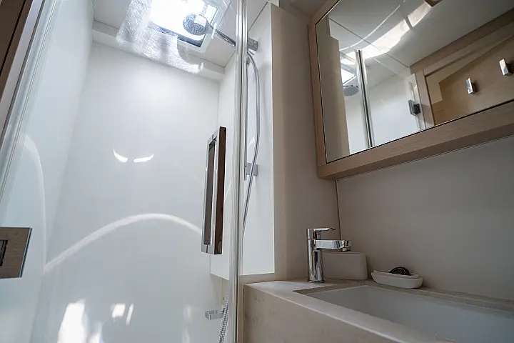 Lagoon 51 - Owner's Version - Toilet