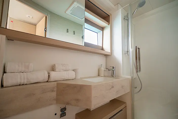 Lagoon 51 - Owner's Version - Toilet