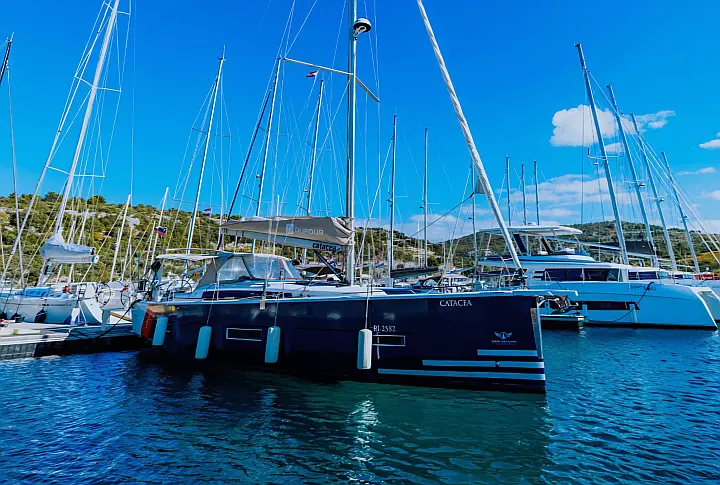 Dufour 430 - External image