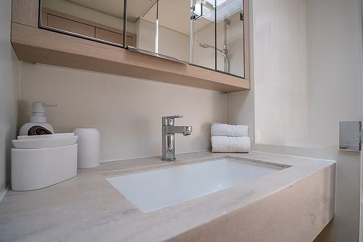 Lagoon 55 - Toilet