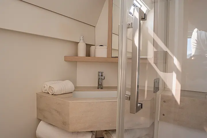 Lagoon 55 - Toilet