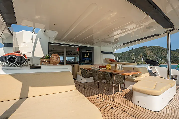 Lagoon 55 - Cockpit
